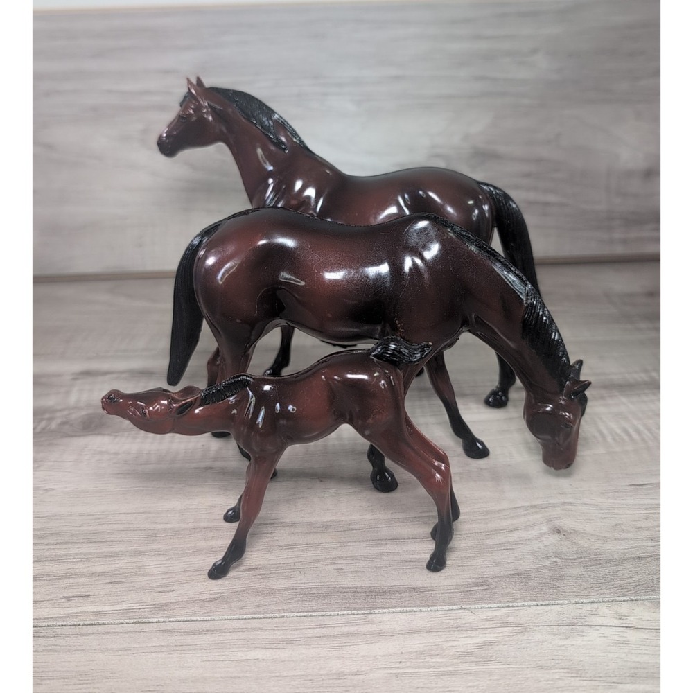 HARTLAND plastics set Brown Black Chestnut STALLION, MARE, FOAL Thouroughbred